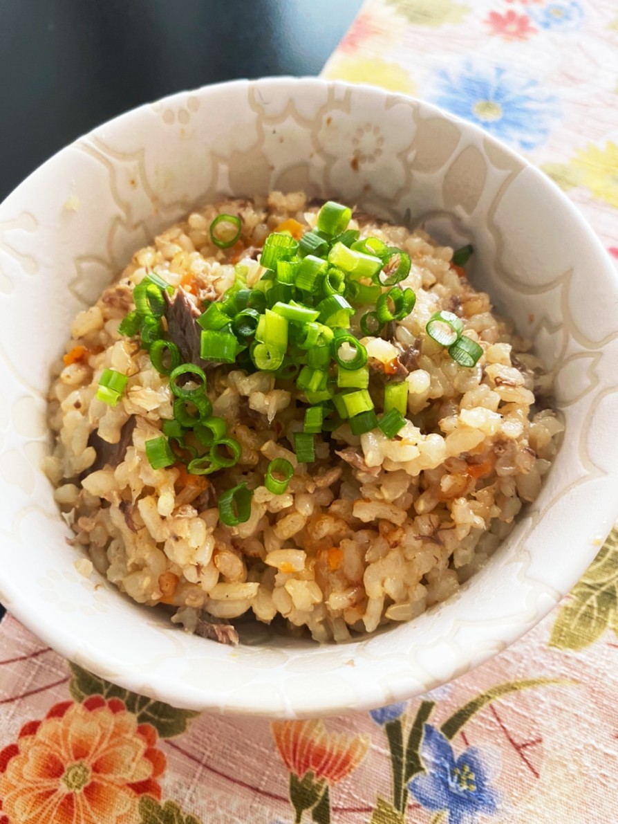 超簡単✨玄米で鯖缶の炊き込みご飯の画像