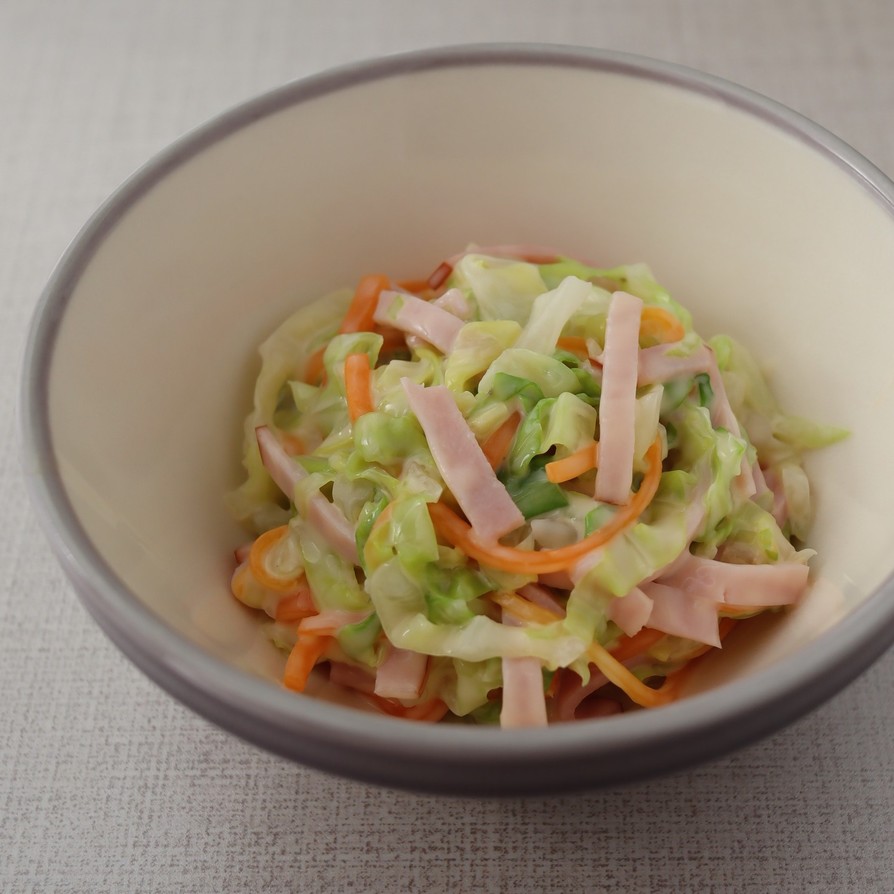 彩り野菜とハムのカマンベールサラダの画像