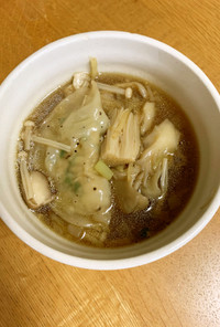 きのこと餃子の中華スープ