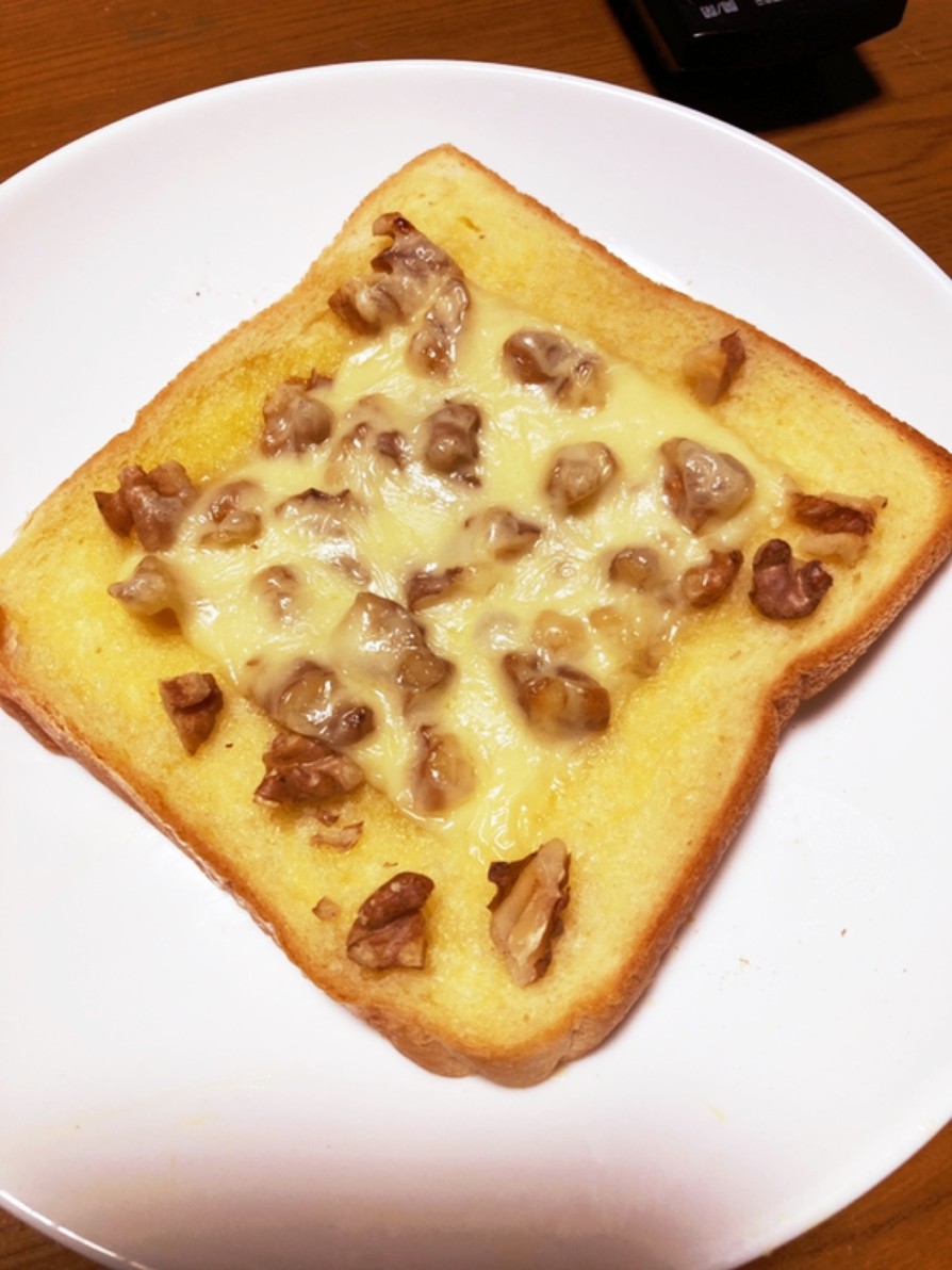 ラスク風❁胡桃のハニーチーズトーストの画像