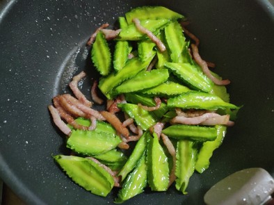 うりずん(四角豆)のベーコン炒めの写真