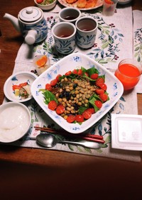 サラダ豆とミニトマトと卵のカレーサラダ