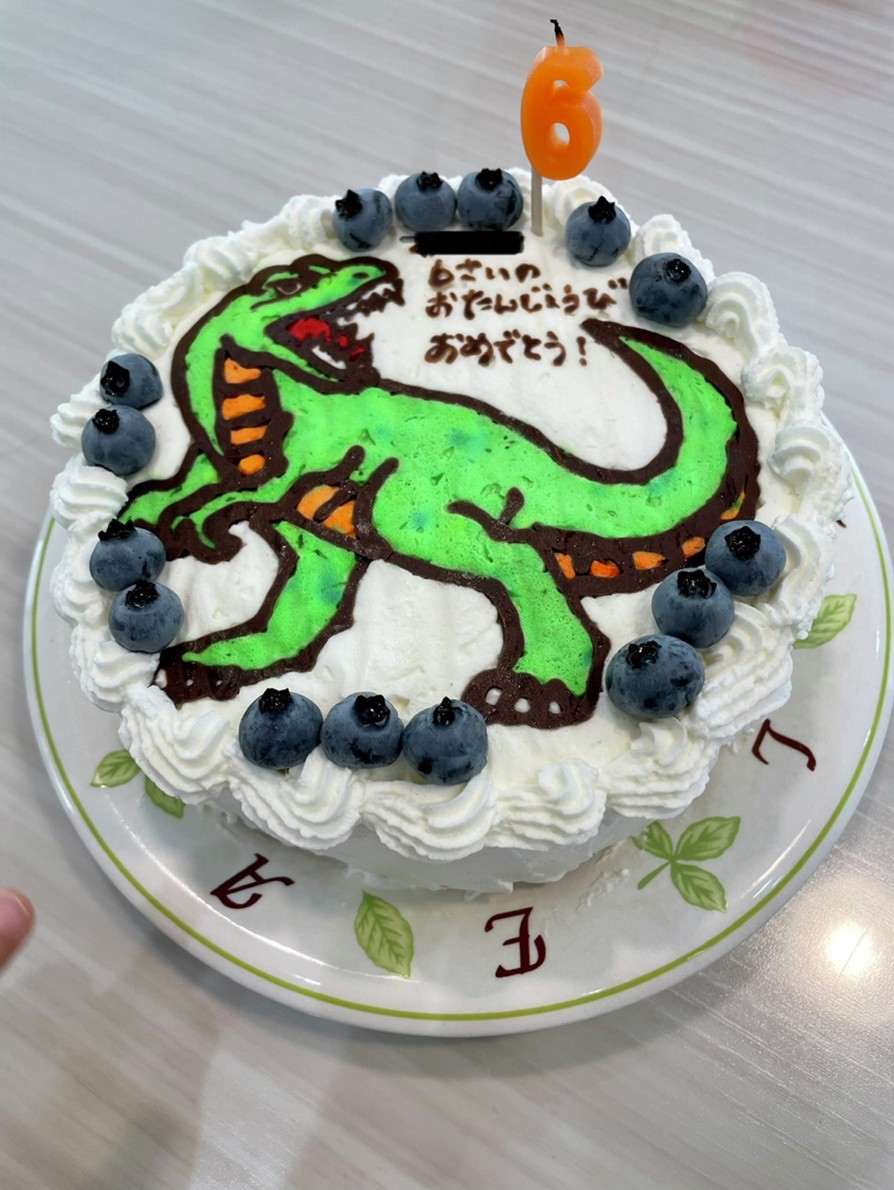 恐竜ケーキ（ケーキに絵を描く）の画像