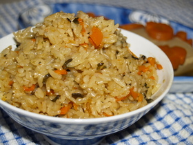 ~高野豆腐、煮しめの煮汁で~炊き込みご飯