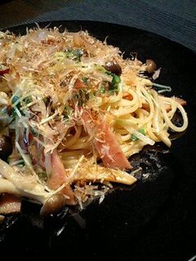 かいわれとキノコの和風パスタ