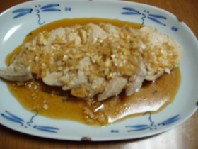 ジューシー茹で鶏の中華風たれ(油淋鶏風)