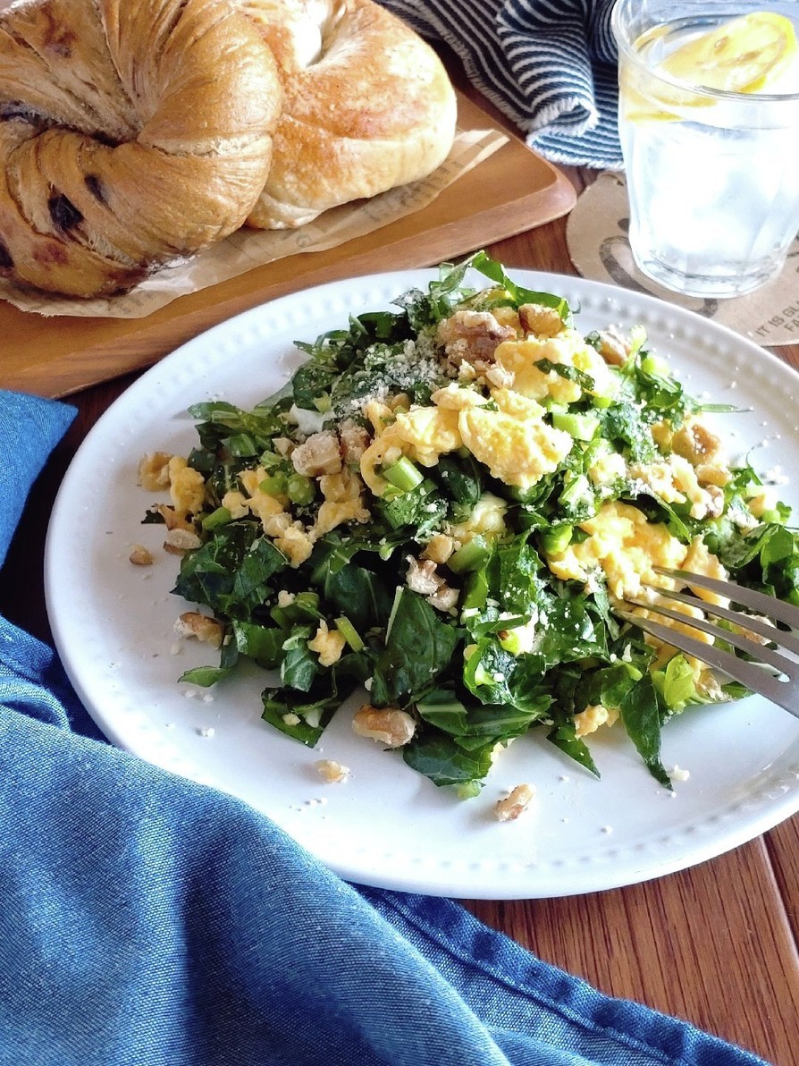 ソフトケールとスクランブルエッグのサラダ by ゆぅゅぅ 【クックパッド】 簡単おいしいみんなのレシピが395万品