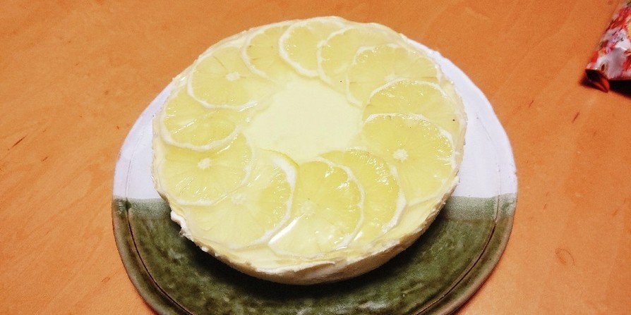 レモンゼリーのレアチーズケーキの画像