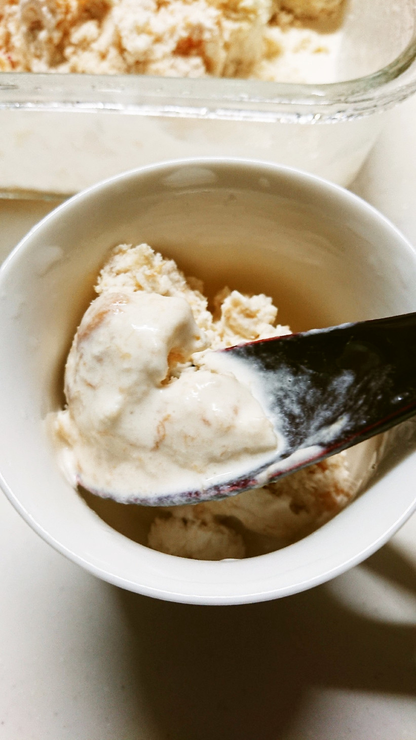 桃のアイスクリームの画像
