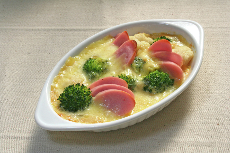魚肉ソーセージとブロッコリーのグラタンの画像