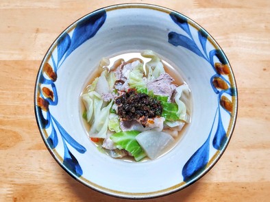 豚バラ薄切り肉と野菜のピリ辛中華スープの写真