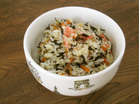 カルシウムいっぱい!ひじきの混ぜご飯