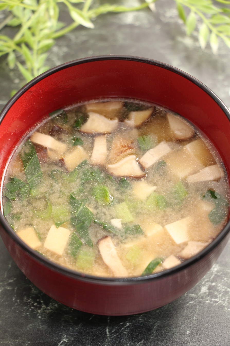 簡単！椎茸と小松菜と豆腐のごま風味味噌汁の画像