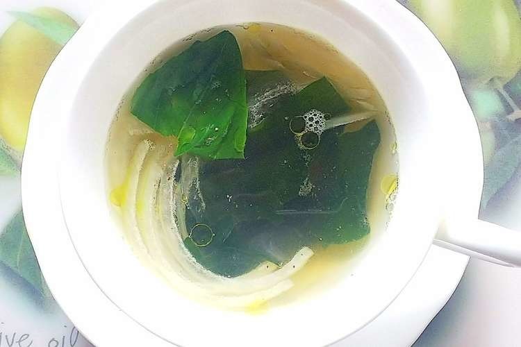 ワカメと玉葱のコンソメスープバジル風味の画像