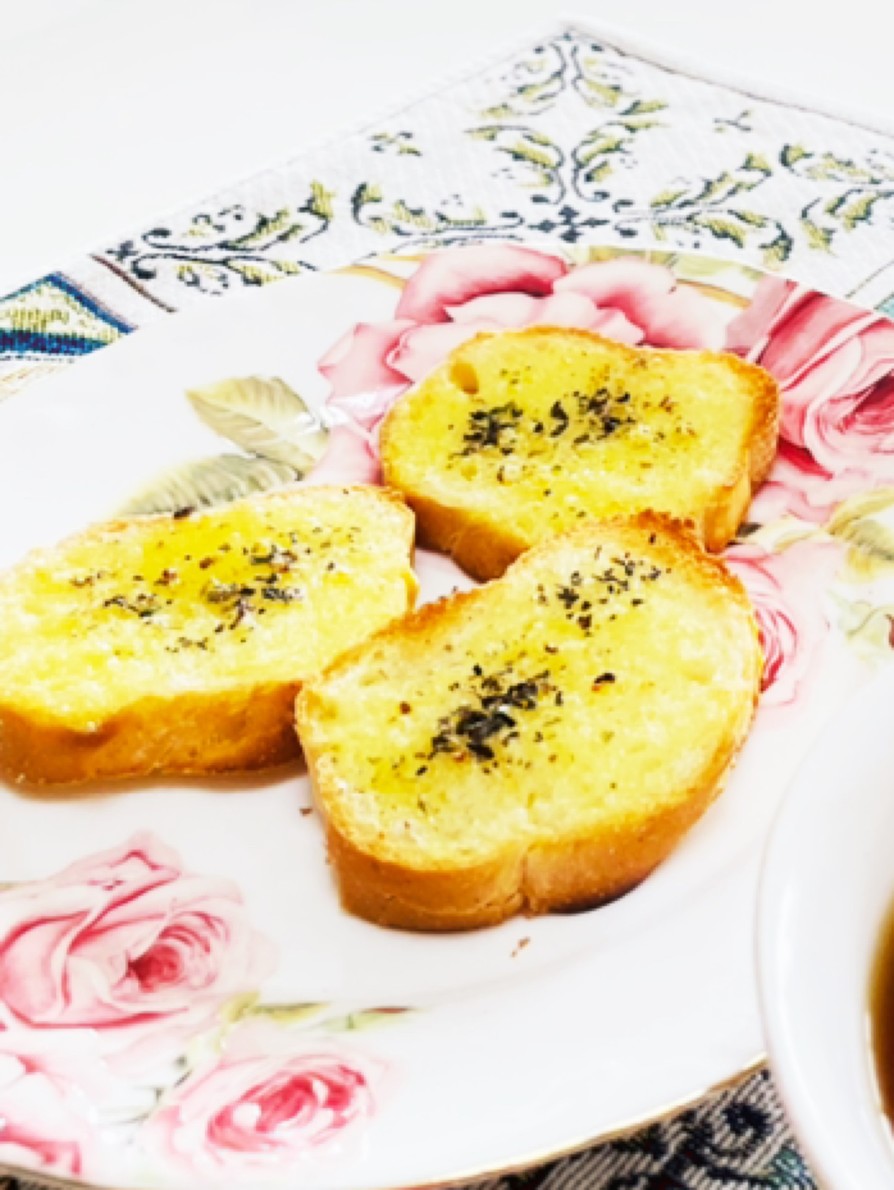 ガーリックバタートースト by えるばぁ 【クックパッド】 簡単おいしいみんなのレシピが395万品