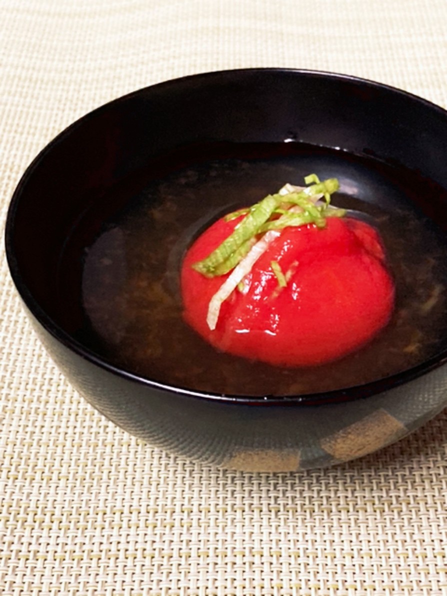 丸ごとトマトの冷製汁物の画像