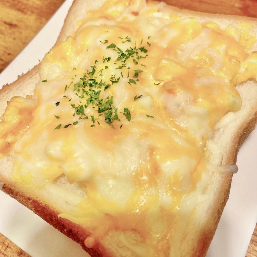 タルタルエッグチーズトーストの画像
