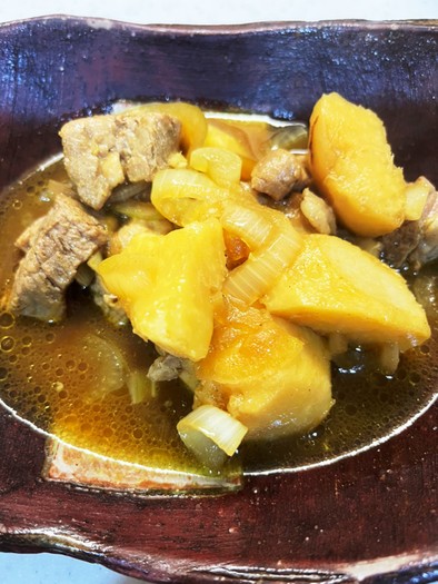 里芋と豚肉のカレー煮の写真