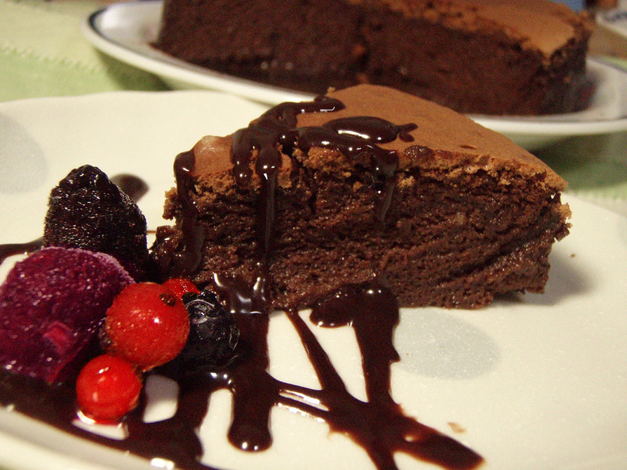 濃厚なとろける生チョコレートケーキの画像