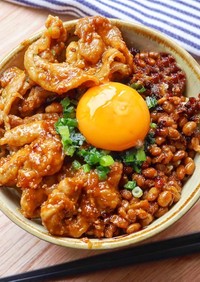 豚味噌×カリカリ焼き納豆のスタミナ丼