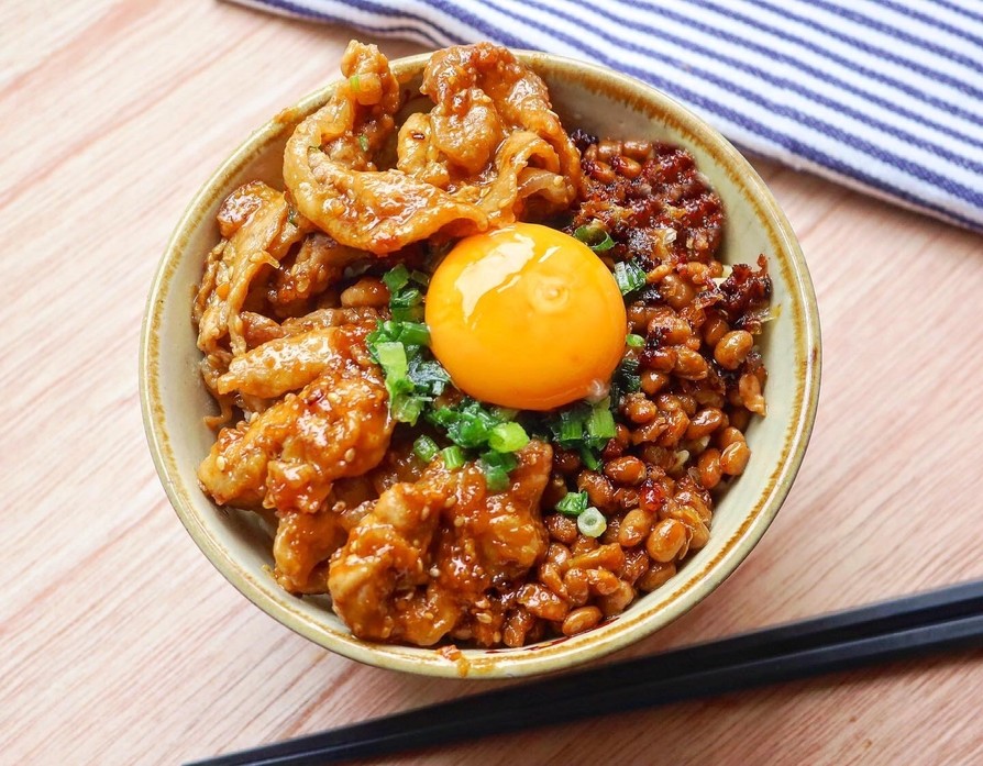 豚味噌×カリカリ焼き納豆のスタミナ丼の画像