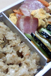 【弁当】鶏ごぼう飯とベーコンと卵の炒め物