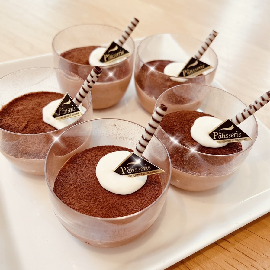 チョコレートムースのデザートの画像