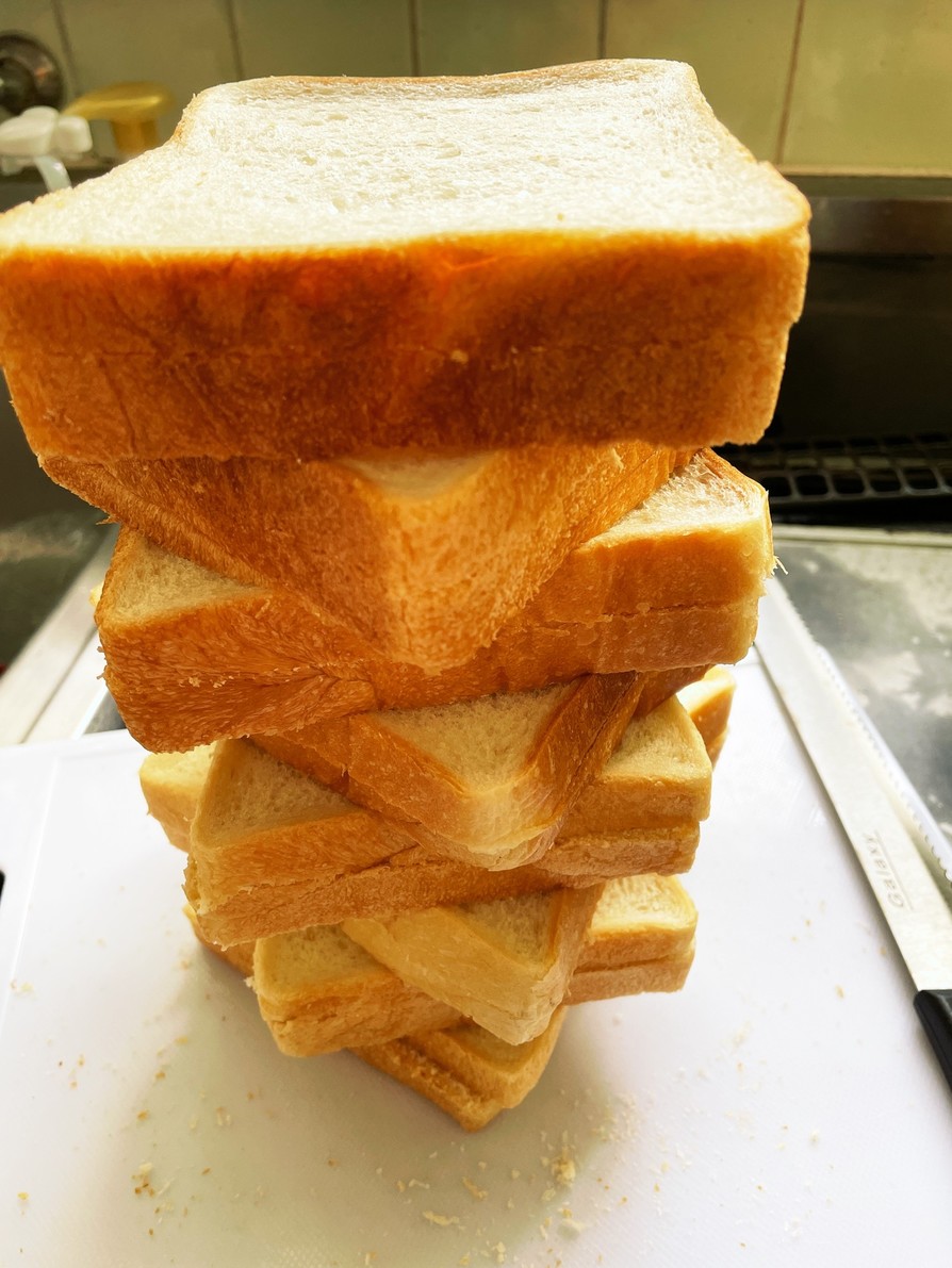 PB蓋で簡単！サンドイッチ用パンの切り方の画像