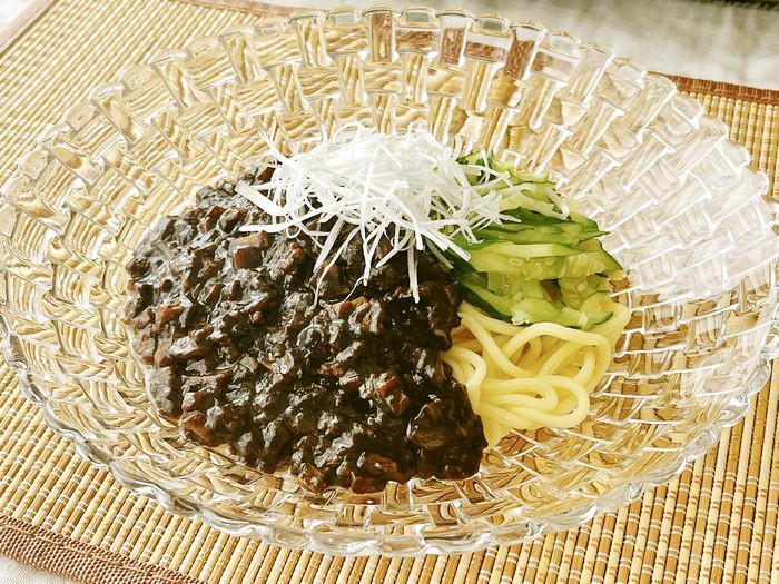 黒ごまジャージャー麺の画像