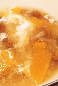 かぼちゃとなめこと卵のコンソメスープ☆