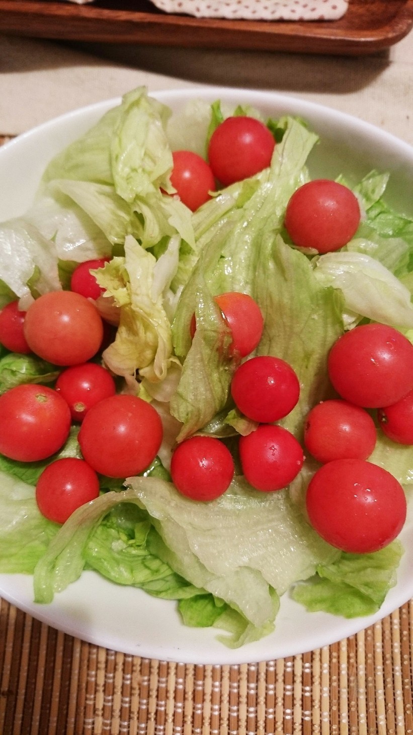 ズボラ！ちぎりレタスプチトマトのサラダの画像