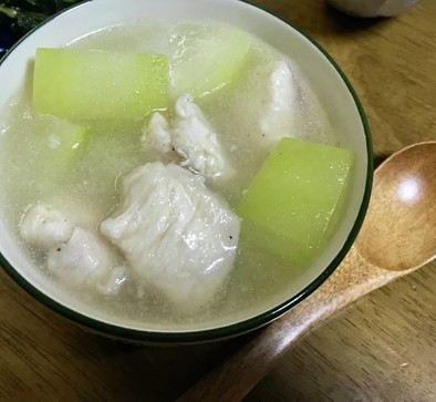 冬瓜と水晶鷄のスープの写真