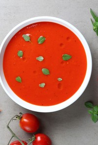 唐辛子のきいた完熟トマトのスープ