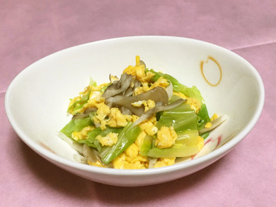 キャベツと炒り卵のサラダの写真