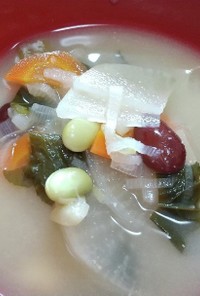 根菜と小松菜とお豆のお味噌汁