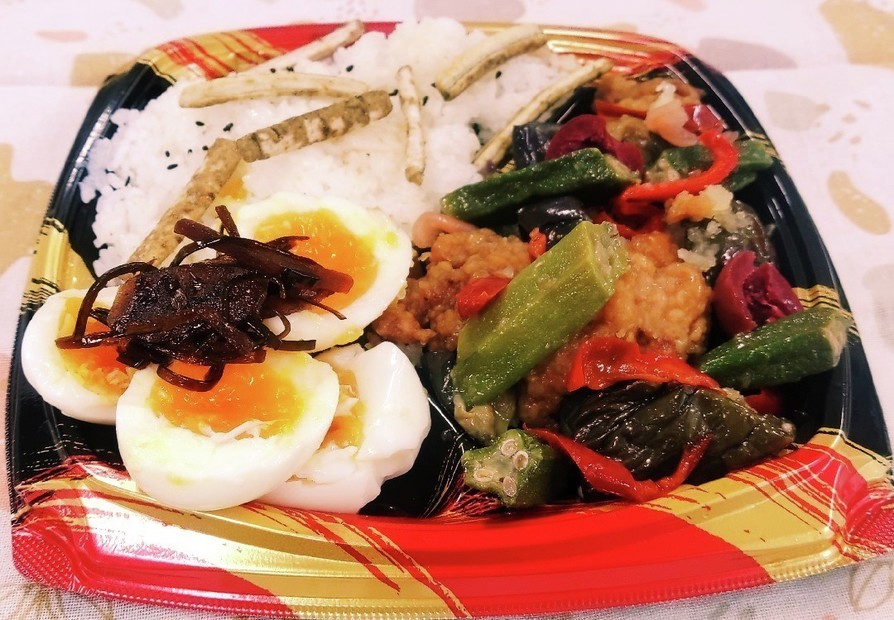 “夏野菜おろし弁当”おかずの部/ゆで卵の画像