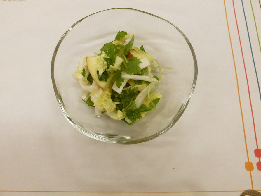 白菜とりんごのサラダの画像