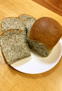 黒胡麻生食パン