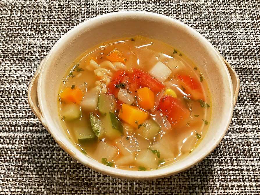 簡単給食 夏野菜たっぷり！コンソメスープの画像