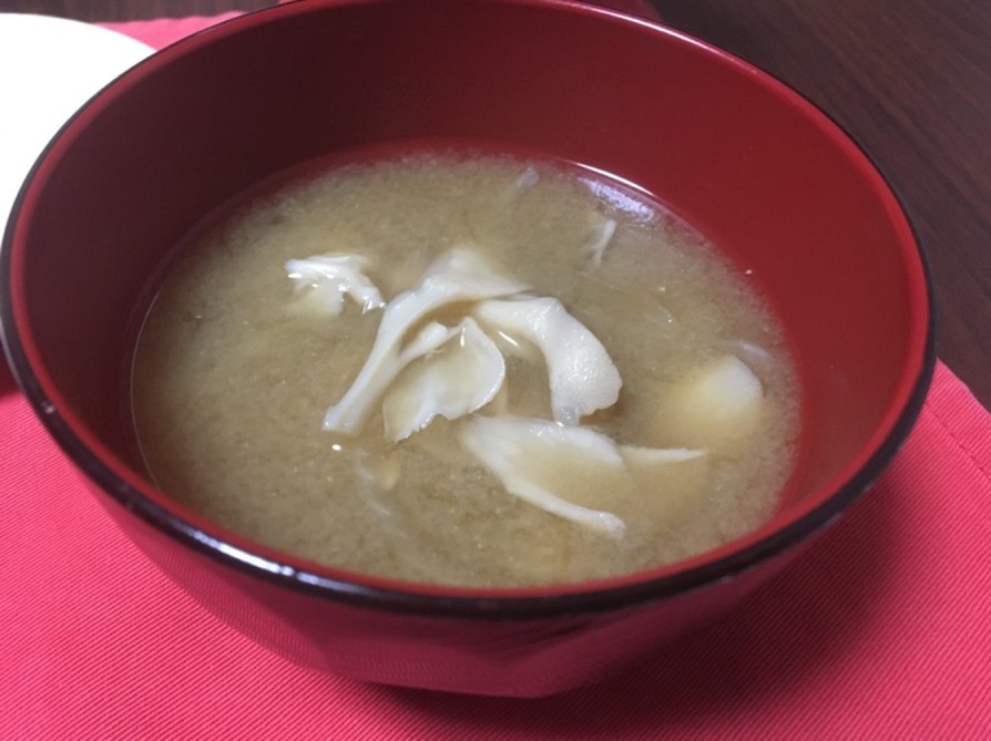 舞茸と玉ねぎのお味噌汁の画像