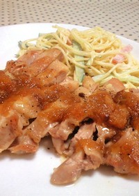 鶏肉のガーリックソテー・オニオンソース