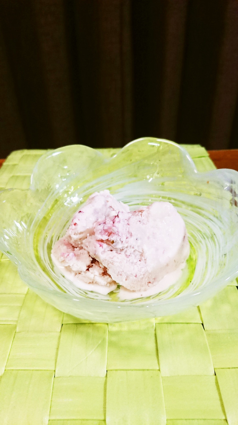 簡単すぎるイチゴアイスクリームの画像