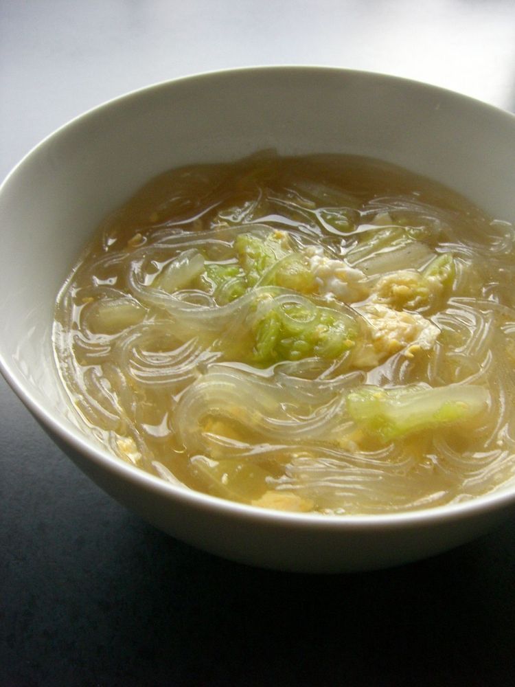 白菜と玉子の春雨スープ