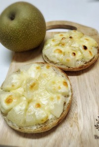 梨とチーズのトースト