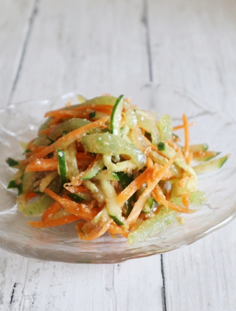 彩り野菜とさしみこんにゃくのサラダの画像