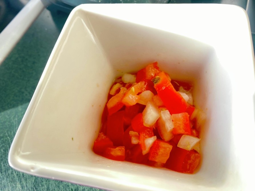 トマトと玉ねぎのクミンサラダの画像