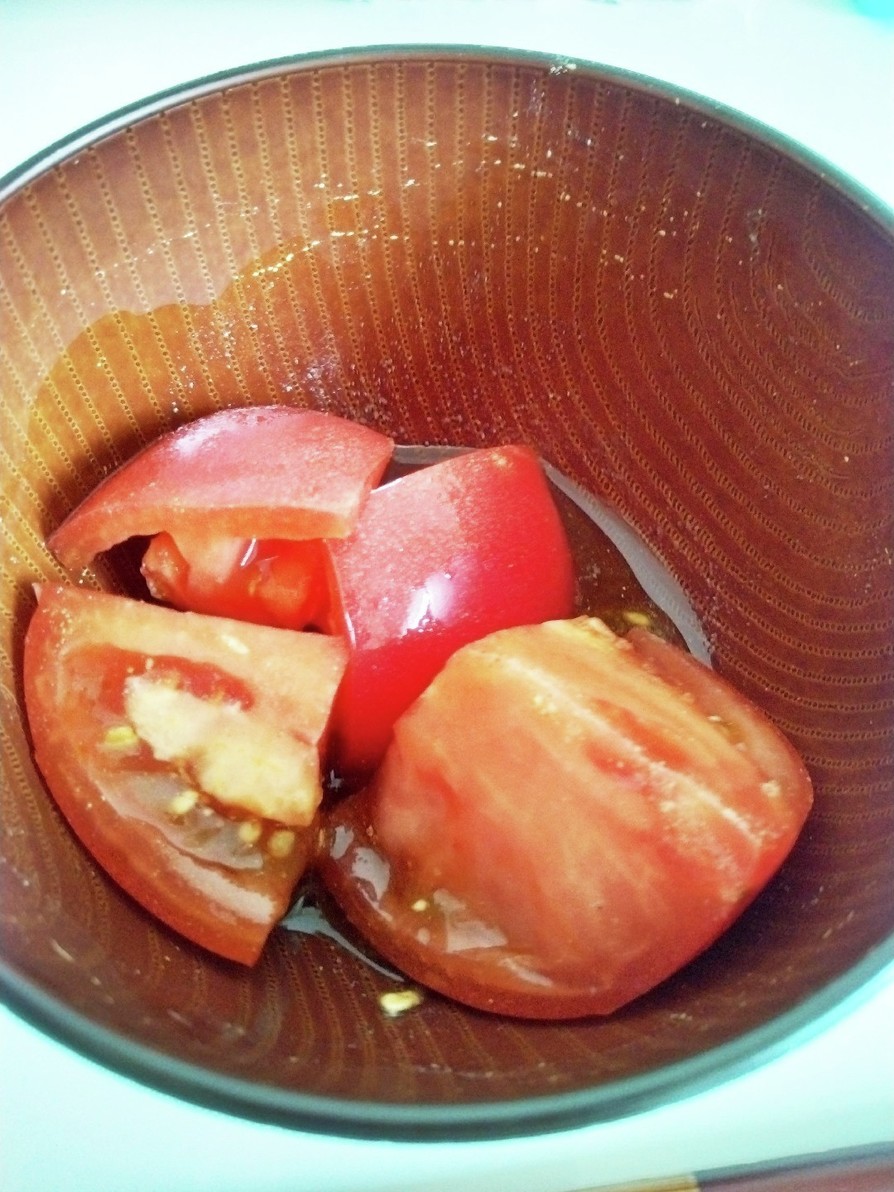 トマト。醤油と白胡椒。の画像