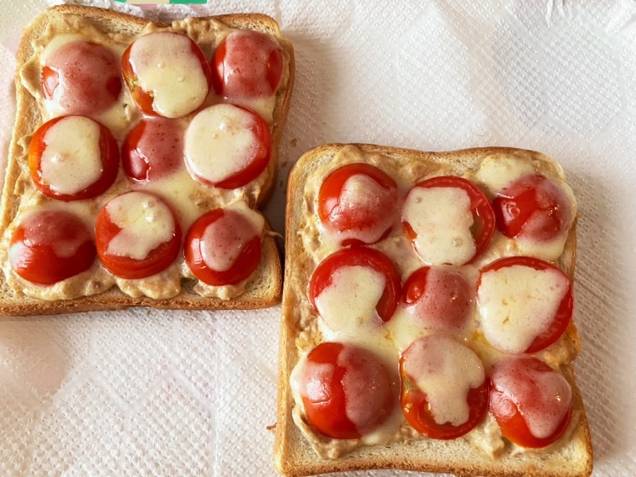 簡単ミニトマトとツナマヨトーストの画像