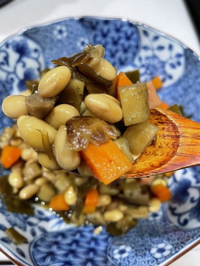 大豆と野菜の煮物の写真