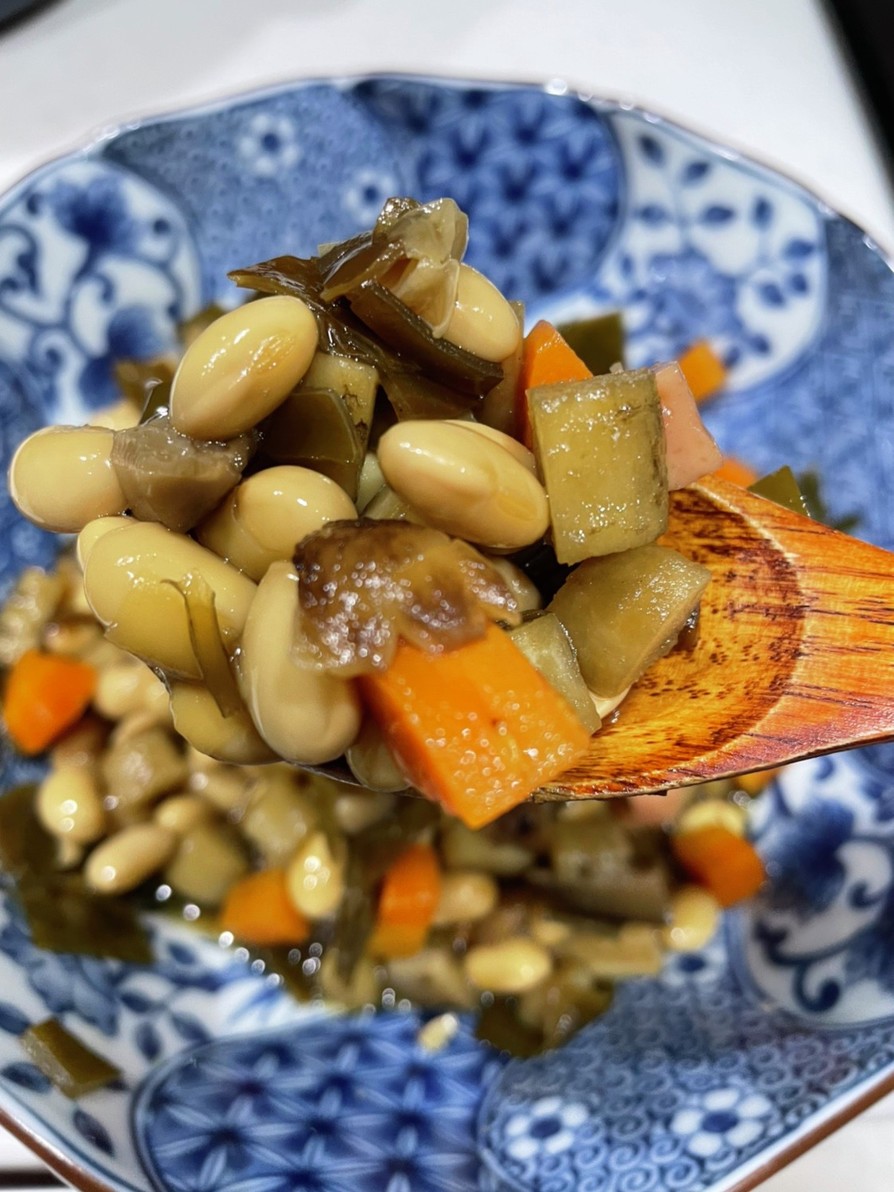 大豆と野菜の煮物の画像
